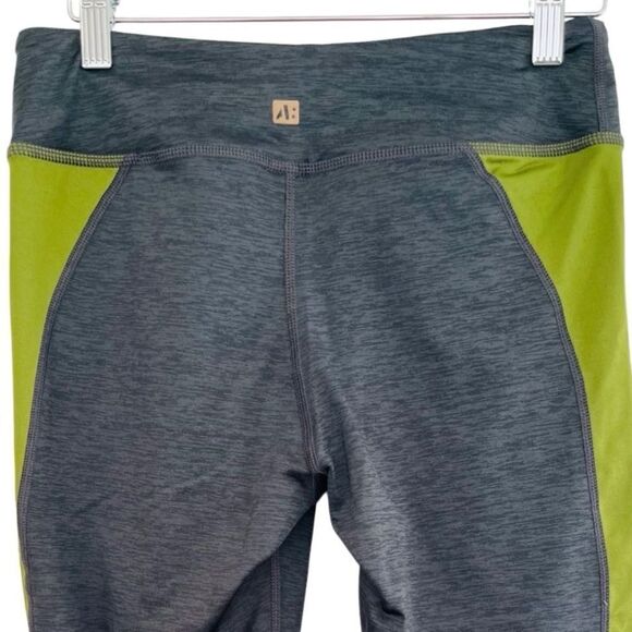 COAR Cotton On Average Range compression Capri leggings size M. - Picture 3 of 7